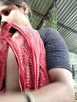 Snapshot of Hot-ilaiy chatting on 10-27-25, 03:32 Hot-ilaiy online show from 10-27-25, 03:32