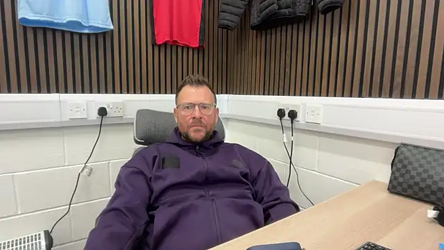 Snapshot of bilf1978 chatting on 02-12-26, 07:36 bilf1978 online show from 02-12-26, 07:36