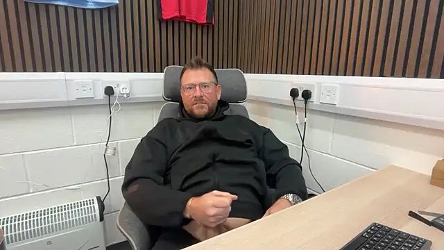 Snapshot of bilf1978 chatting on 02-26-26, 07:51 bilf1978 online show from 02-26-26, 07:51