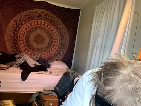 XanderOzzz online show from 11-11-25, 09:26