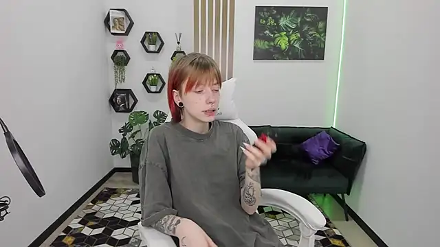 AveryLia online show from 10-07-25, 12:08