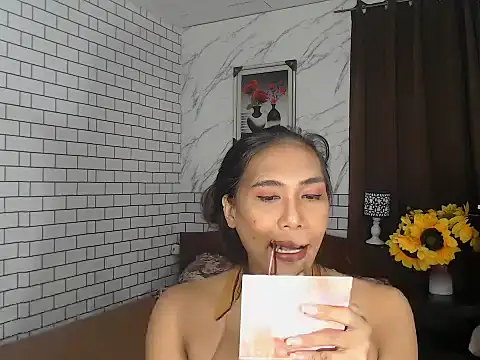 Latinahugecock online show from 09-25-25, 04:54