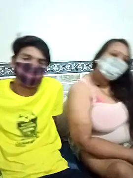 Snapshot of LoveOnStream chatting on 09-21-25, 04:03 LoveOnStream online show from 09-21-25, 04:03