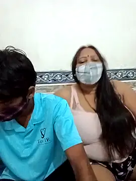 Snapshot of LoveOnStream chatting on 09-25-25, 05:55 LoveOnStream online show from 09-25-25, 05:55