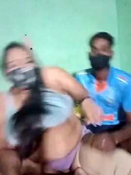 Snapshot of LoveOnStream chatting on 10-13-25, 03:34 LoveOnStream online show from 10-13-25, 03:34