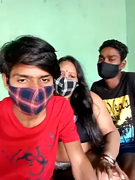 Snapshot of LoveOnStream chatting on 10-22-25, 08:47 LoveOnStream online show from 10-22-25, 08:47