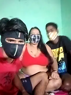 Snapshot of LoveOnStream chatting on 10-24-25, 12:08 LoveOnStream online show from 10-24-25, 12:08