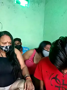 Snapshot of LoveOnStream chatting on 11-04-25, 03:49 LoveOnStream online show from 11-04-25, 03:49