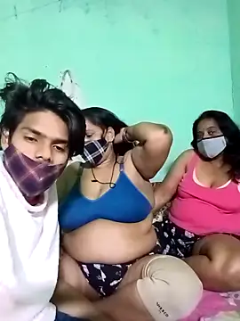 Snapshot of LoveOnStream chatting on 11-05-25, 06:19 LoveOnStream online show from 11-05-25, 06:19