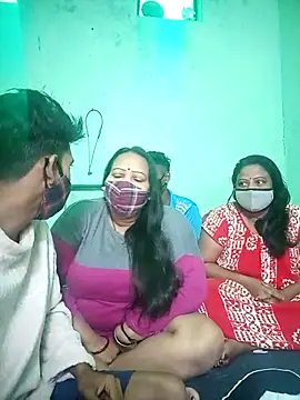 Snapshot of LoveOnStream chatting on 11-19-25, 02:00 LoveOnStream online show from 11-19-25, 02:00