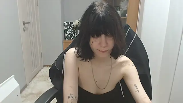 TinaQuiin online show from 10-24-25, 08:11