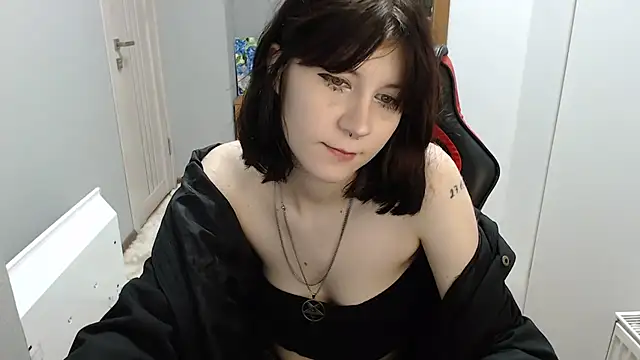 TinaQuiin online show from 11-18-25, 08:41