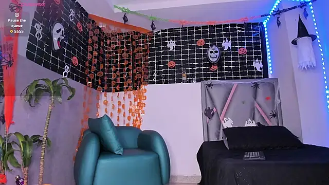 aurora tziu online show from 10-19-25, 04:02