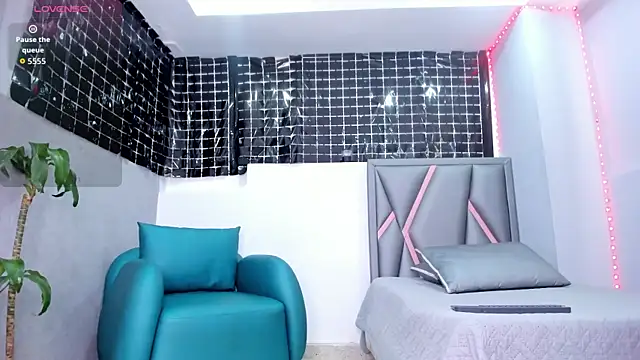 aurora tziu online show from 11-15-25, 04:10