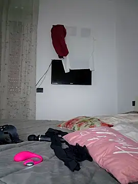 Snapshot of amalia202555 chatting on 11-18-25, 01:04 amalia202555 online show from 11-18-25, 01:04