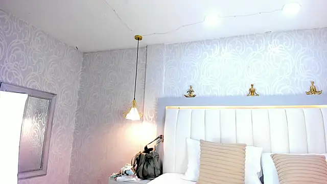 LinaLanm online show from 09-10-25, 04:01