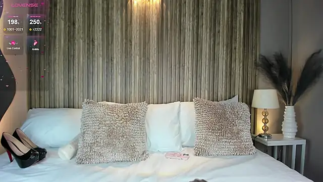 LinaLanm online show from 09-27-25, 05:12