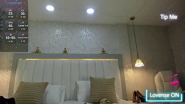 LinaLanm online show from 10-11-25, 04:33