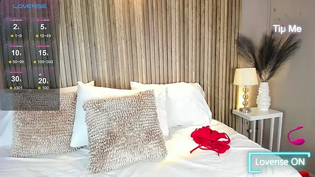 LinaLanm online show from 11-15-25, 10:48