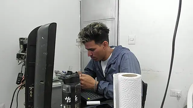 destroys snow white online show from 09-30-25, 03:22
