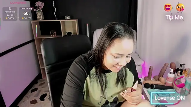 ThaliaBrooks  online show from 11-10-25, 04:22