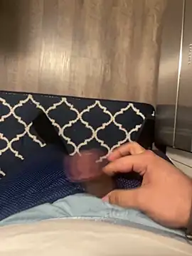 Snapshot of YoungBBCMilker chatting on 03-21-26, 01:21 YoungBBCMilker online show from 03-21-26, 01:21