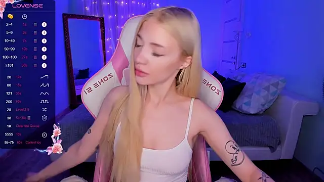 AnyaTaylor  online show from 10-18-25, 02:03