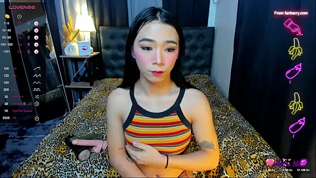 Snapshot of bellamoonlightX chatting on 10-18-25, 08:26 bellamoonlightX online show from 10-18-25, 08:26