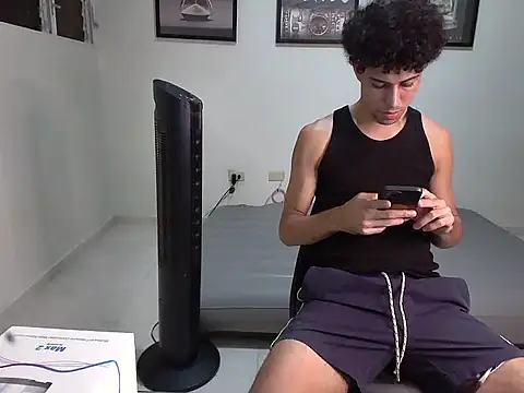 Snapshot of Dollarhot30 chatting on 11-10-25, 12:20 Dollarhot30 online show from 11-10-25, 12:20