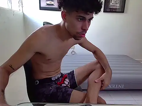 Snapshot of Dollarhot30 chatting on 11-13-25, 04:28 Dollarhot30 online show from 11-13-25, 04:28