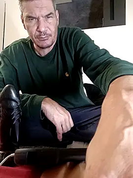 twitshe online show from 11-24-25, 04:07