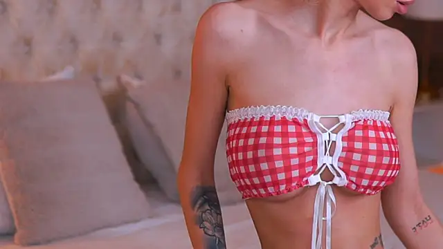 EllieRedd online show from 11-15-25, 10:01