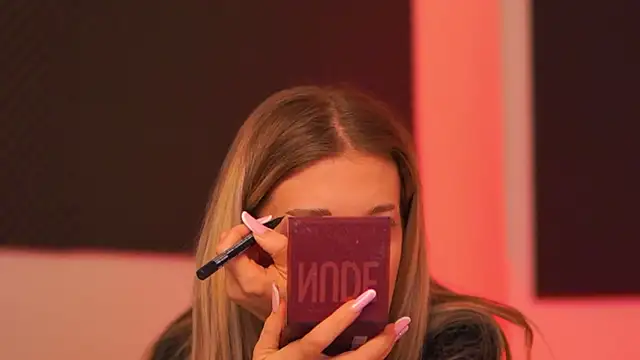 EllieRedd online show from 01-12-26, 04:29