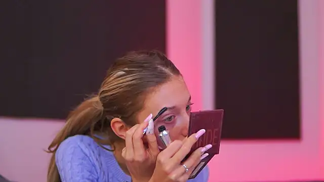 EllieRedd online show from 01-14-26, 04:40