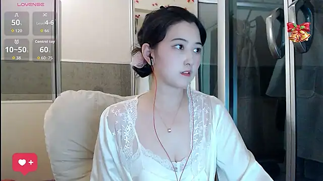 Snapshot of xx9938 chatting on 09-17-25, 01:35 xx9938 online show from 09-17-25, 01:35