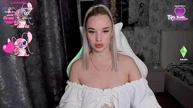 Snapshot of KiraKrox chatting on 09-13-25, 04:40 KiraKrox online show from 09-13-25, 04:40