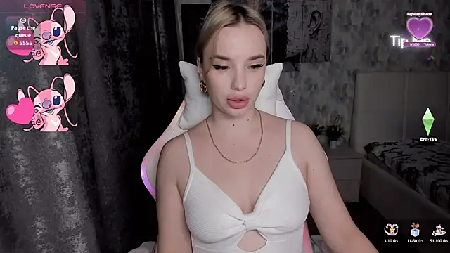 Snapshot of KiraKrox chatting on 10-14-25, 06:31 KiraKrox online show from 10-14-25, 06:31