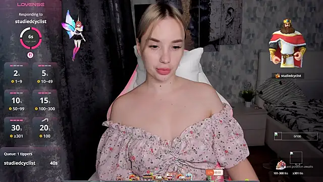 Snapshot of KiraKrox chatting on 10-25-25, 07:41 KiraKrox online show from 10-25-25, 07:41