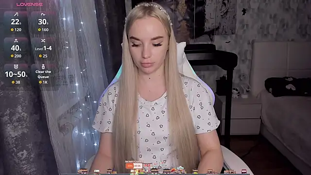 Snapshot of KiraKrox chatting on 11-09-25, 06:39 KiraKrox online show from 11-09-25, 06:39