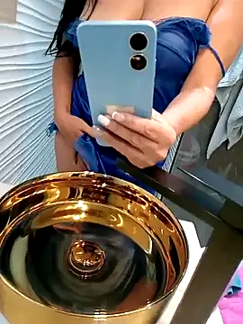 Snapshot of Ternura_Prohibida chatting on 10-11-25, 01:49 Ternura Prohibida online show from 10-11-25, 01:49