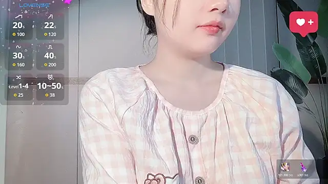 LINNIE05 online show from 11-29-25, 08:39