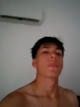 LUISSLEONN0958 online show from 11-09-25, 10:30