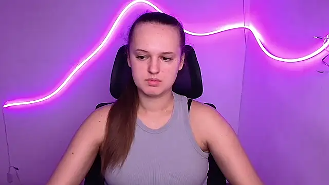 Snapshot of Aurora_White chatting on 10-07-25, 07:16 Aurora White online show from 10-07-25, 07:16