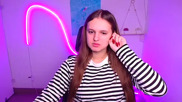 Snapshot of Aurora_White chatting on 11-16-25, 06:41 Aurora White online show from 11-16-25, 06:41