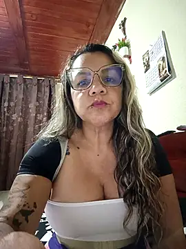 Snapshot of TiffanyTomshon chatting on 11-12-25, 03:51 TiffanyTomshon online show from 11-12-25, 03:51