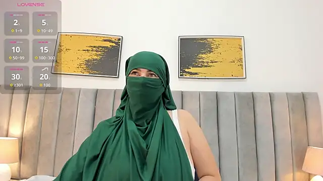 Snapshot of najwa__ chatting on 10-21-25, 03:51 najwa online show from 10-21-25, 03:51