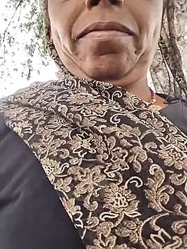 Snapshot of Sexi_savita chatting on 10-29-25, 04:48 Sexi savita online show from 10-29-25, 04:48