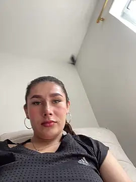 Isa Villamarin online show from 09-22-25, 03:25