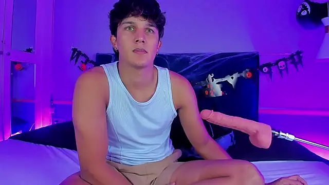 Leo Savage  online show from 10-29-25, 04:15