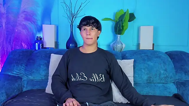 Leo Savage  online show from 01-06-26, 02:26